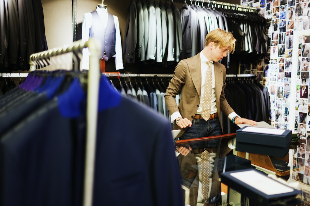 Tenue professionnelle obligatoire: enjeux et perspectives
